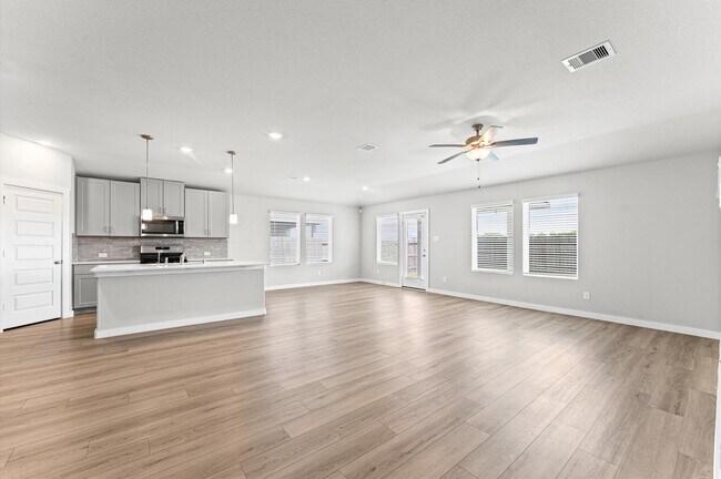 Building Photo - 10520 Deussen Ln