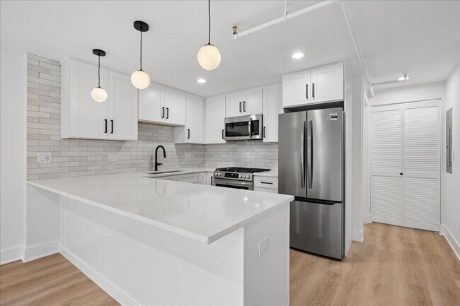 Interior Photo - 2601 N. California