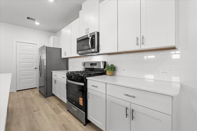 Building Photo - 535 Avisa Dr