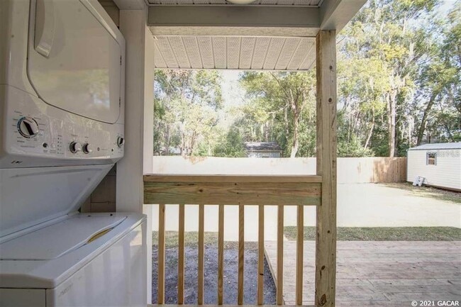 Building Photo - 1028 NE 7th Ave