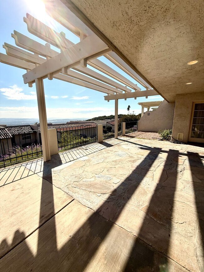 Building Photo - Coveted Highpoint Property