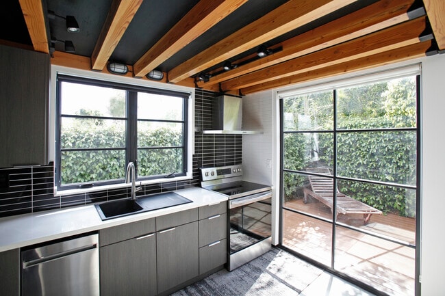 Building Photo - 6345 Babcock Ave