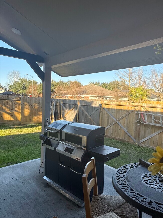 Building Photo - 20034 Silver Rock Dr