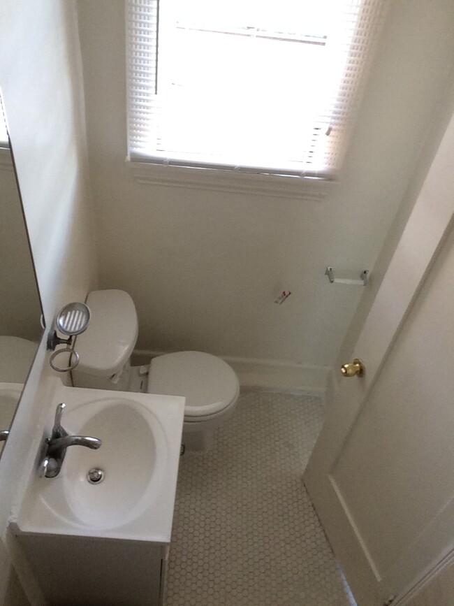 Bathroom - 1837 N Alexandria Ave