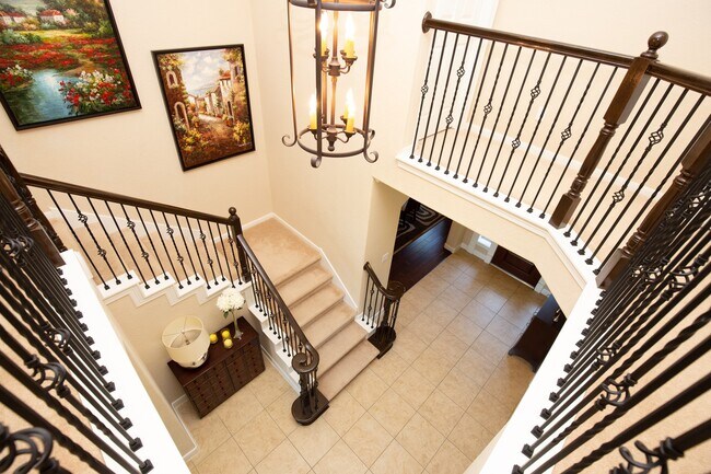 Building Photo - 162 W Hullwood Ct