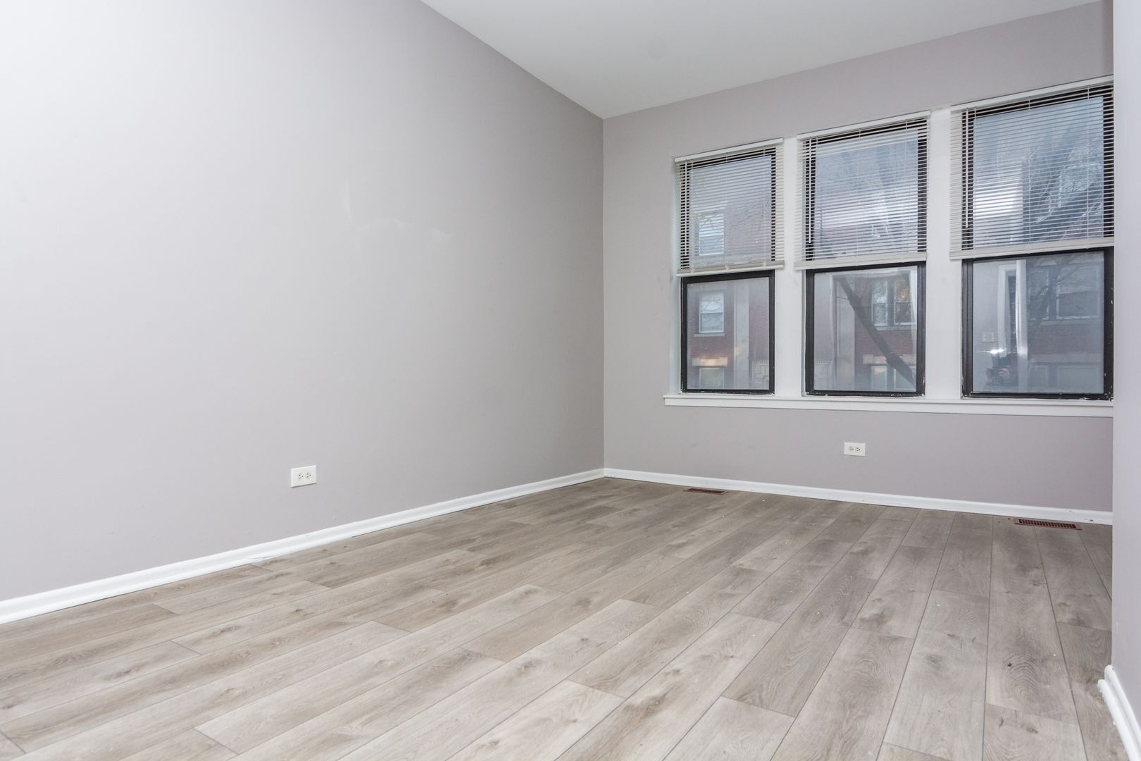 Building Photo - 118 N Kostner Ave