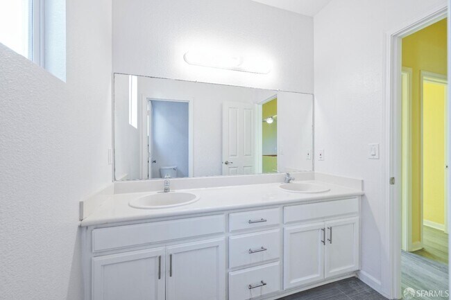 Building Photo - 5476 Summerfield Dr