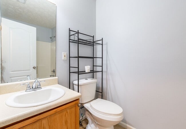 Building Photo - Spacious 5 Bedroom, 3 Bathroom Home in Cov...