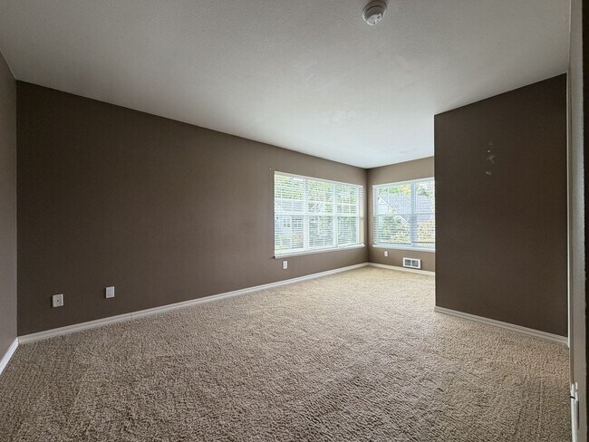 Building Photo - 9605 NW Miller Hill Dr