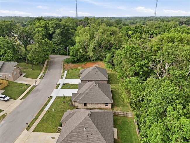 Building Photo - 1315 Valley Dr