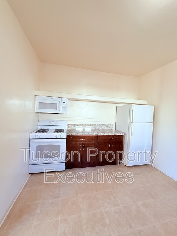 Building Photo - 724 E Drachman St