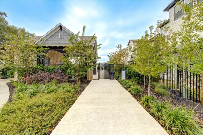 Building Photo - 16032 Mason Run Dr