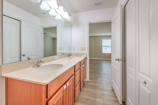 Building Photo - 5116 Bay Isle Cir