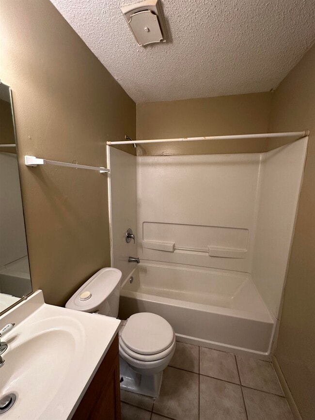 Building Photo - 2409 Talmadge Pl