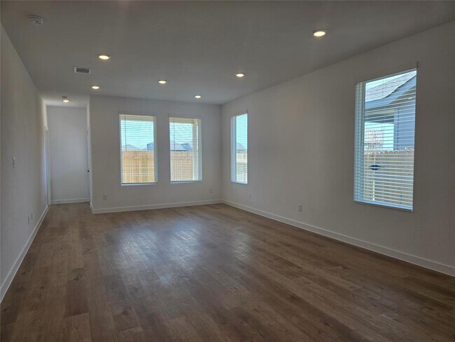 Building Photo - 229 Mets Wy