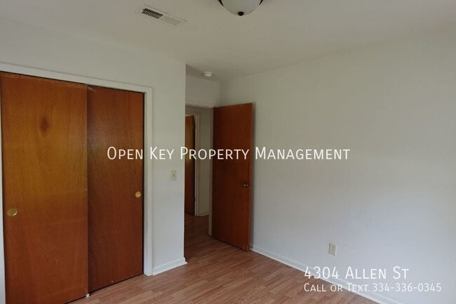 Building Photo - 4304 Allen St