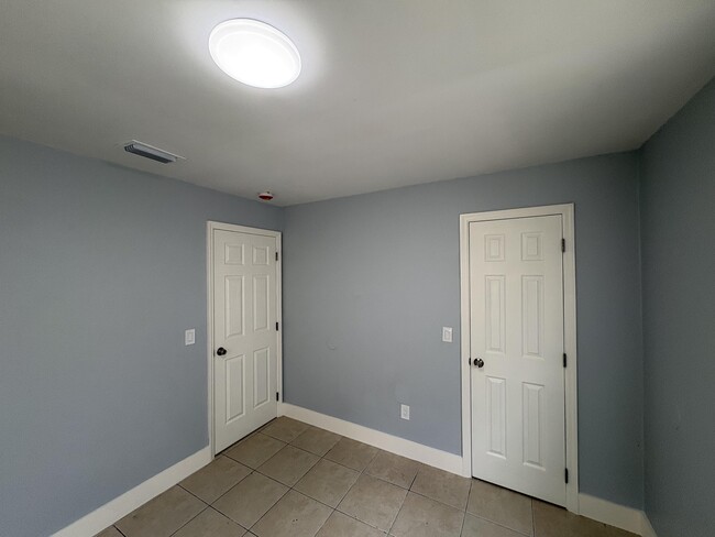 Building Photo - 4593 Coconut Rd