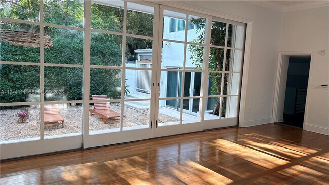 Building Photo - 2301 S Miami Ave