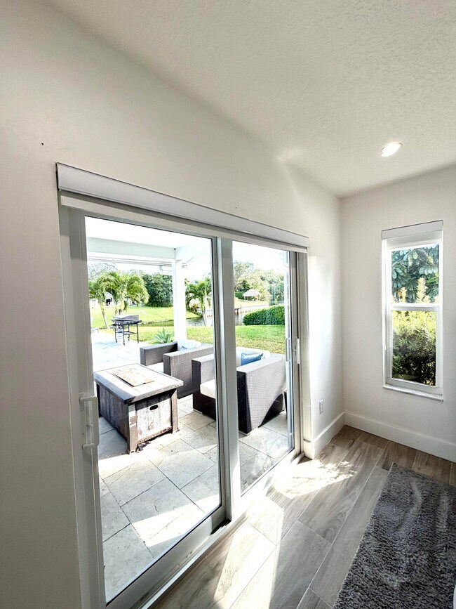 Building Photo - 100 SW 11th Ave