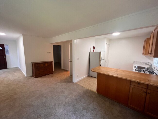 Building Photo - SPACIOUS 4-BEDROOM, 3 BATH HOME ON CORNER ...