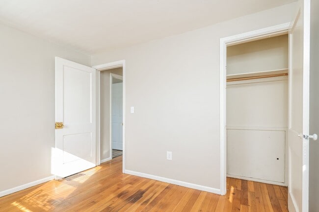 Building Photo - 1344-1346 CEDARVIEW W DR