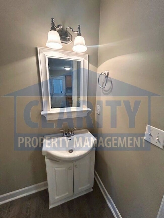 Building Photo - Three-bedroom home in Downtown Cleveland!