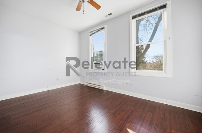 Building Photo - 2206 Parkwood Ave