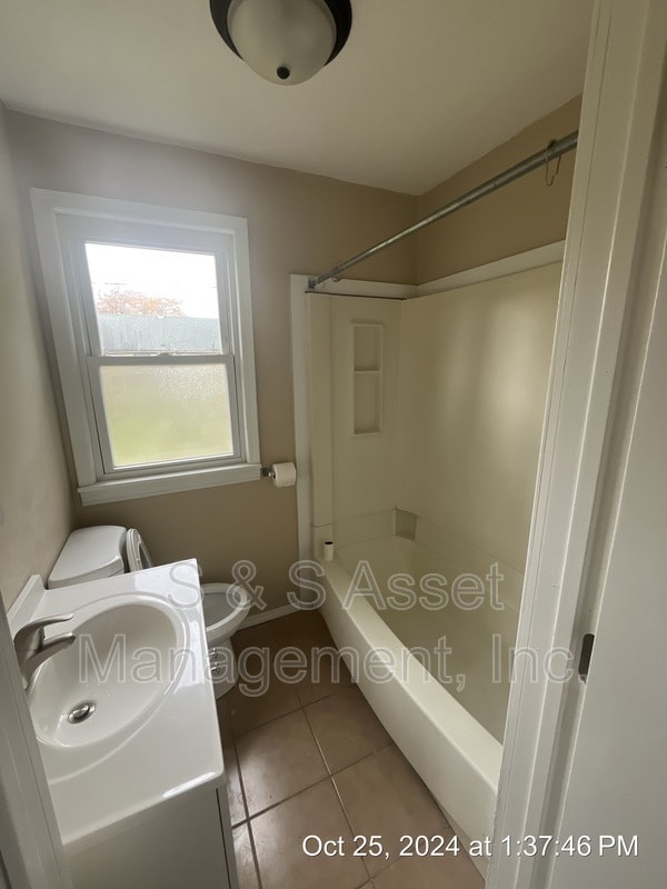 Building Photo - 3231 Westmont Ave