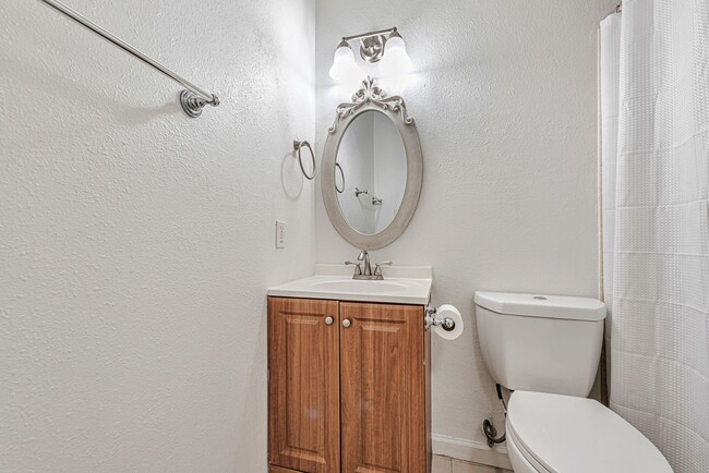 Building Photo - 2 Story Condo in Charry Plaza HOA