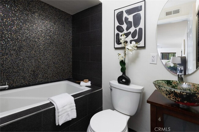 Building Photo - 14191 Lambeth Way