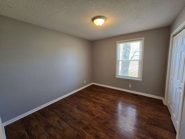 Building Photo - 710 Pembrook Pl