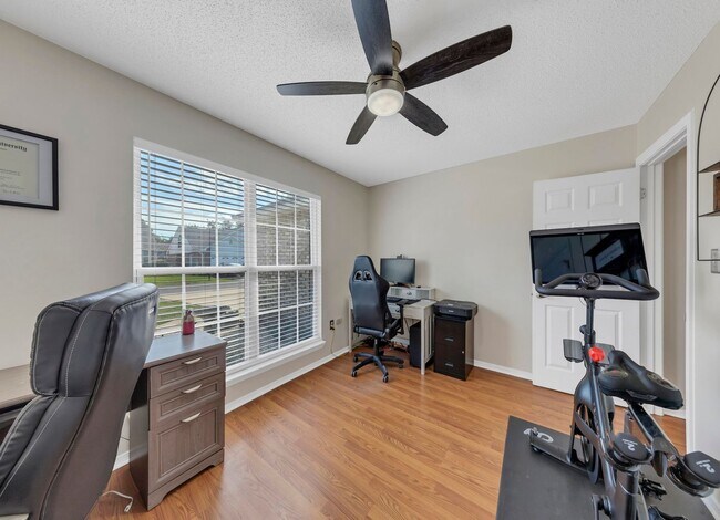 Building Photo - 4501 Parkwood Square