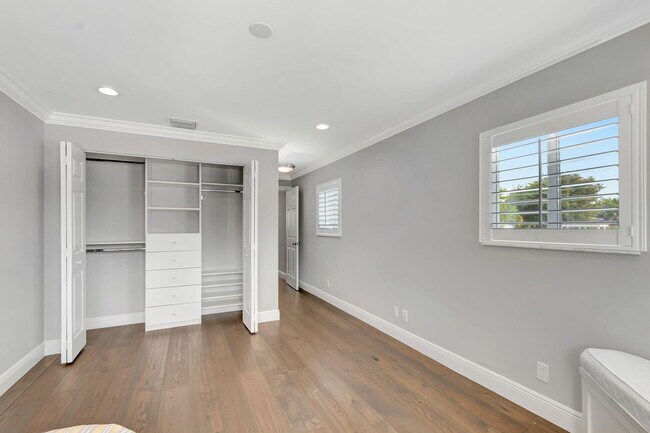 Building Photo - 2020 NW 3rd Ave