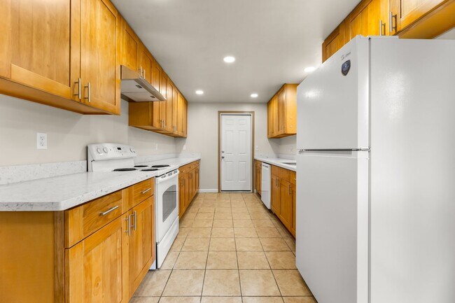 Building Photo - Lakewood Rambler