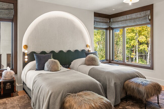 Building Photo - 120 Juan St