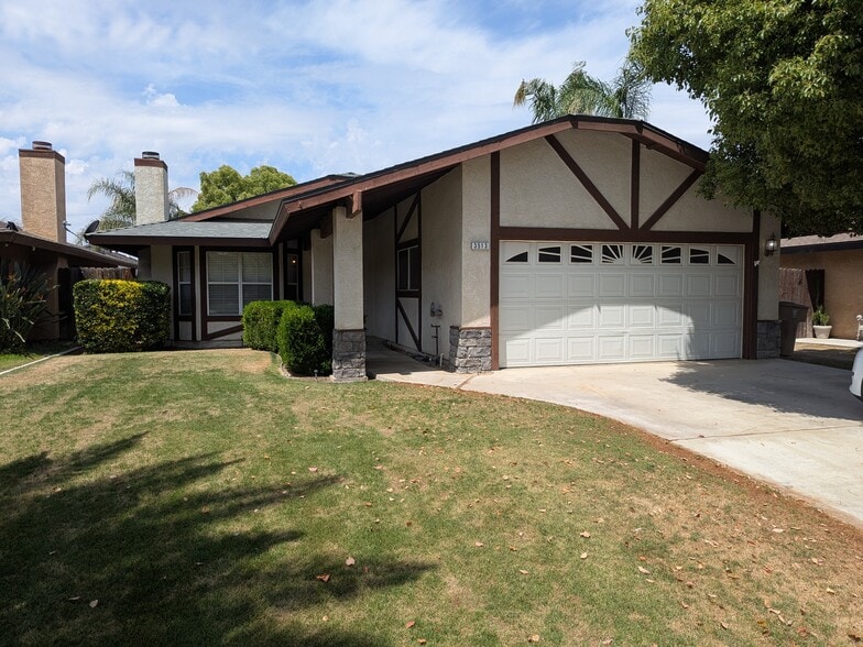 Primary Photo - 3513 El Hogar Ct