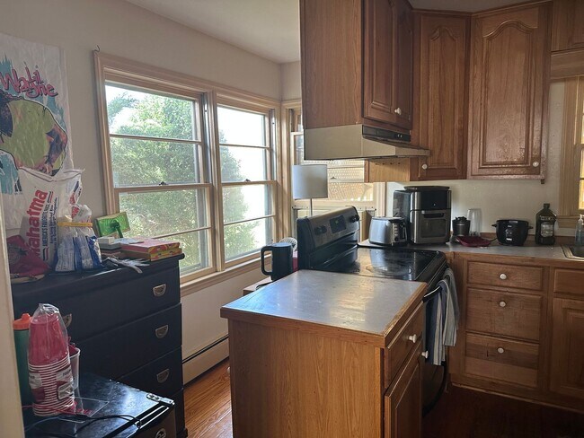Building Photo - Unique 4 Bedroom with 2 Car Garage and out...