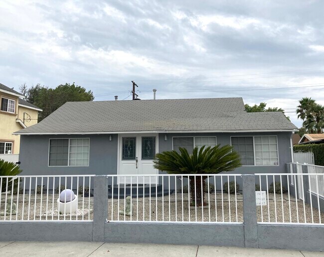 Front - 6623 Babcock Ave