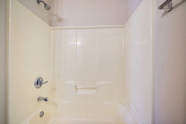 Building Photo - 537 Paulling Dr