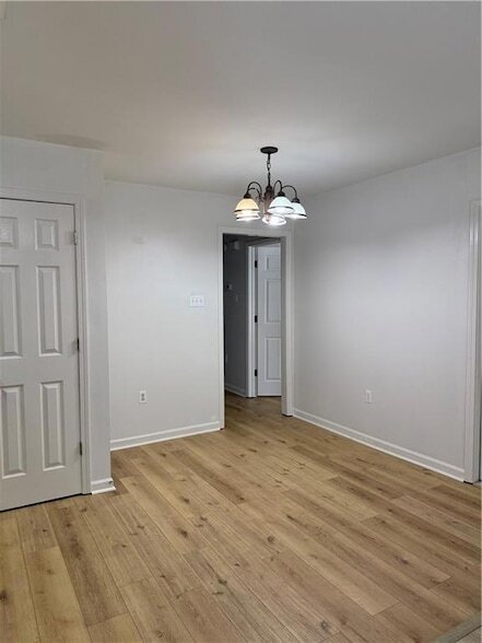 Building Photo - 1102 W 22nd Ave