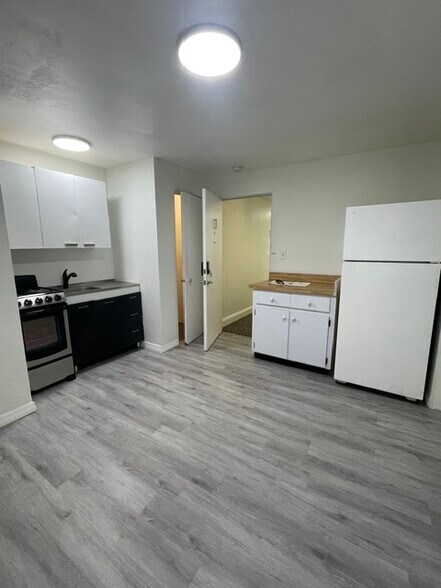 Building Photo - 1508 Dolphin St