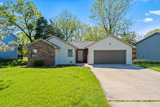 Building Photo - 3609 Madera Dr