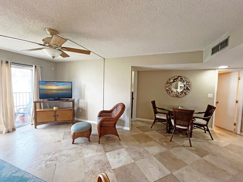 Building Photo - 7175 A1A S