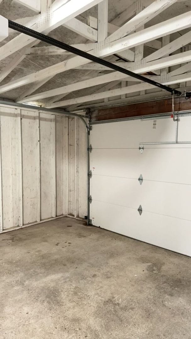 Building Photo - Two Bedroom House