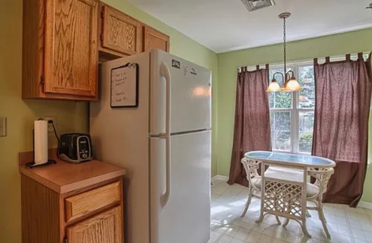 Kitchen (updated pictures coming soon) - 106 Fawn Rdg N