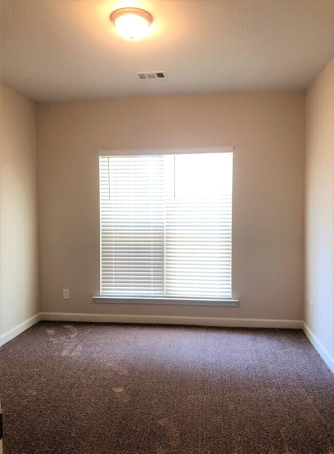 Building Photo - 3056 Stanhope Dr