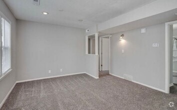 Building Photo - Available NOW! 3 Bed 1 Bath Home! $1325.00