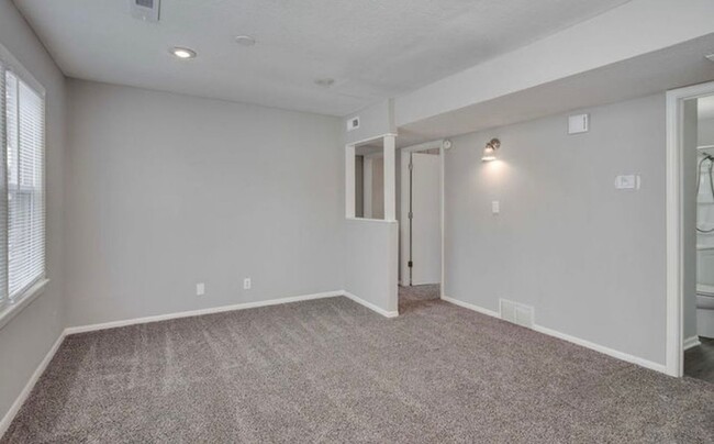 Building Photo - COMING SOON! 3 Bed 1 Bath Home! $1350.00