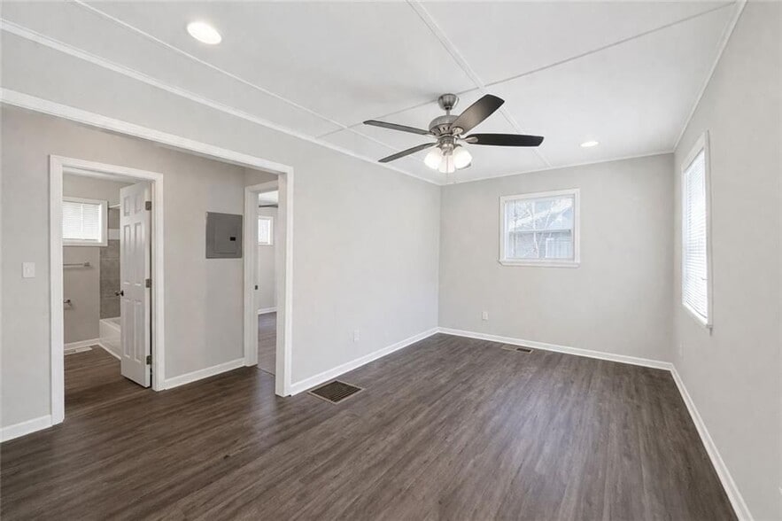 Building Photo - 2146 Brookview Dr NE