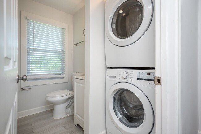 Building Photo - 2 Bed, 1 Bath Home in Downtown Greenville Available